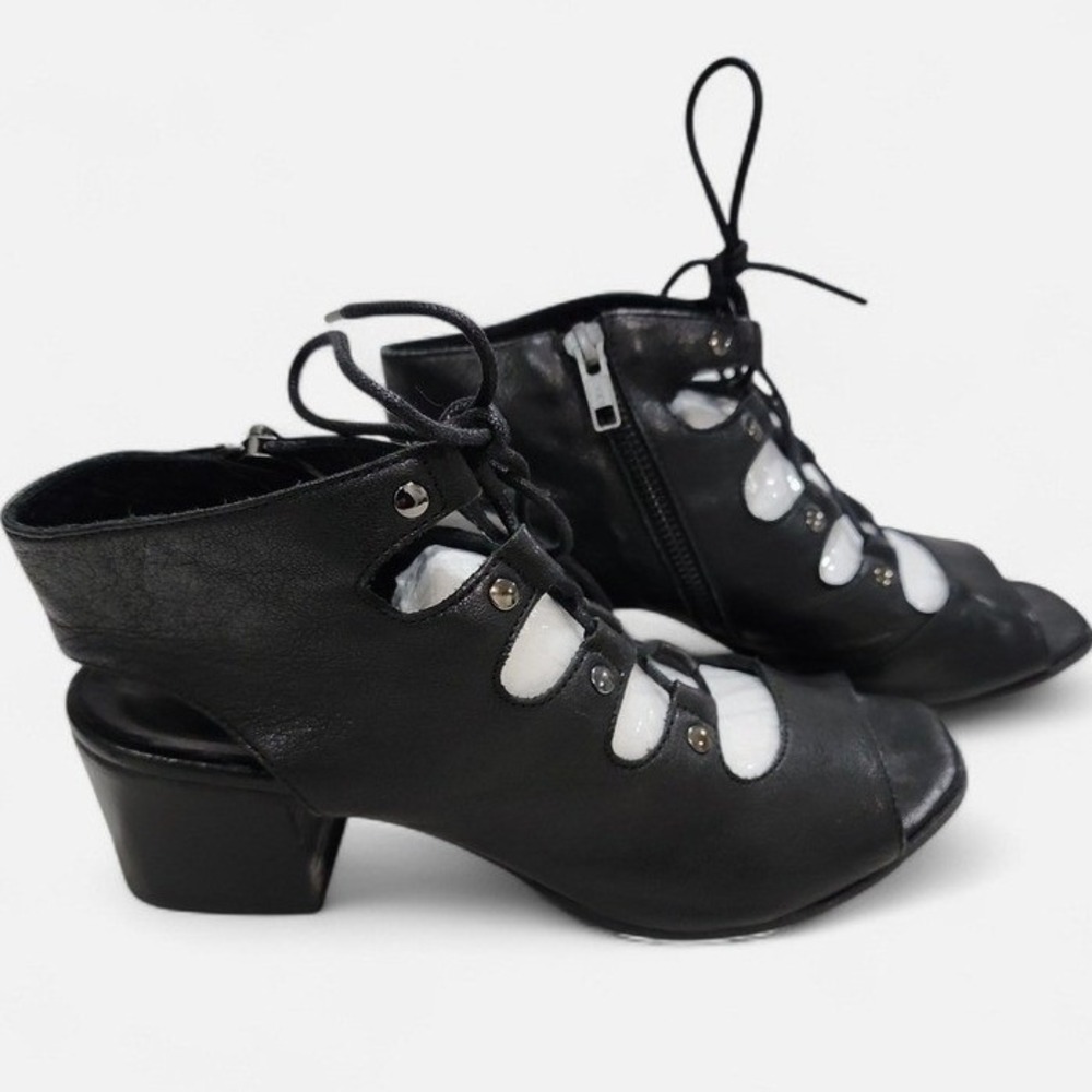 275 Central Lace Up Sandals Womens 38 Black Leather Italian Gladiator Chic Edgy